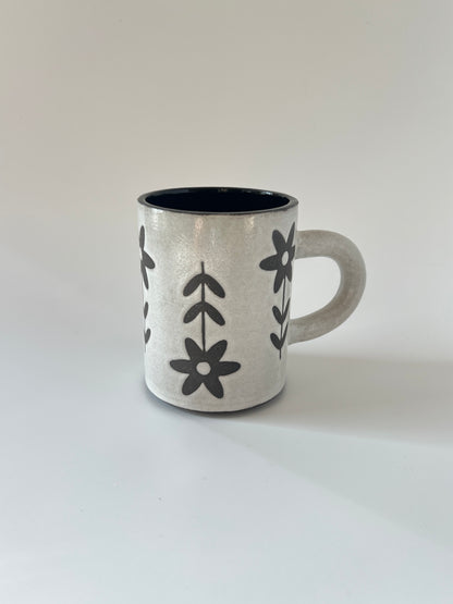 Daisy chain mug - charcoal